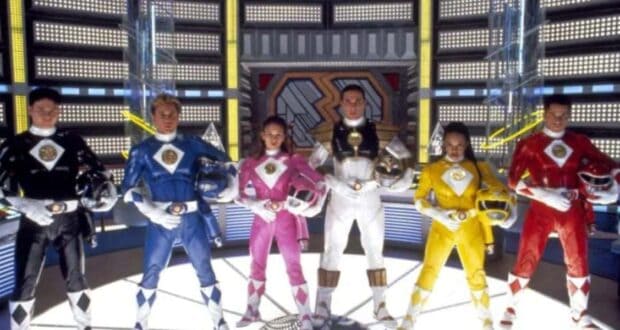 The Rangers in the Command Center n 'Mighty Morphin Power Rangers: The Movie'