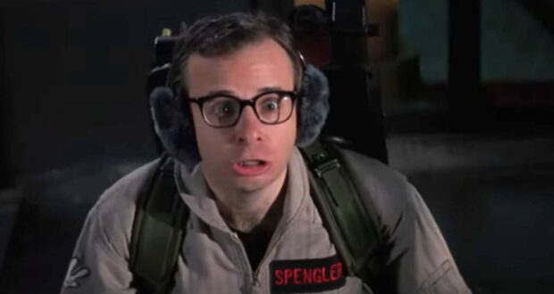 Lois Tully (Rick Moranis) encountering Slimer (Robin Shelby) in 'Ghostbusters 2'