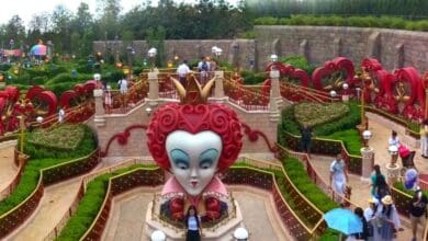 The Queen of Hearts statue in Alice in Wonderland Maze at Shanghai Disneyland.