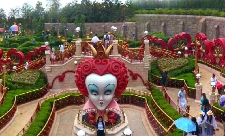 The Queen of Hearts statue in Alice in Wonderland Maze at Shanghai Disneyland.