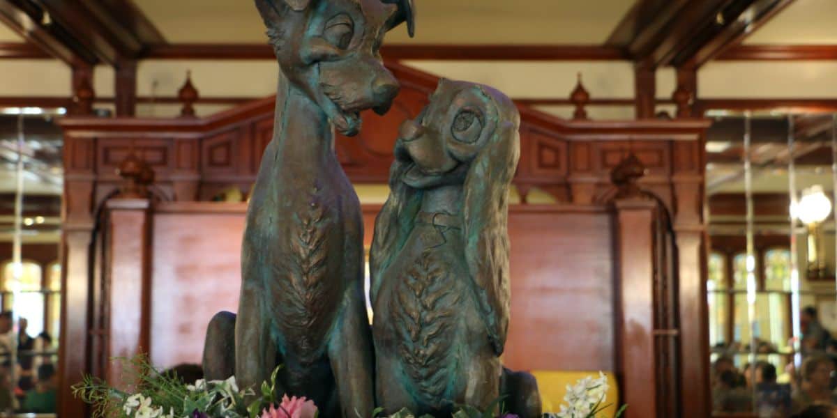 Lady and the Tramp bronze statue at Disney World.