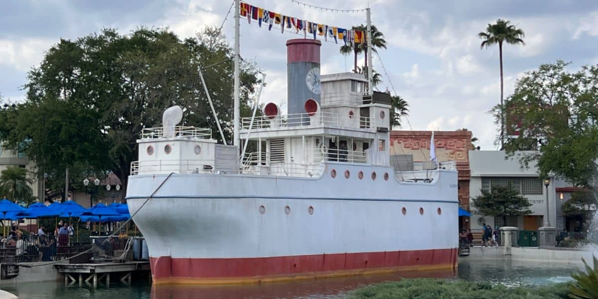 Dockside Diner boat at Disney's Hollywood Studios