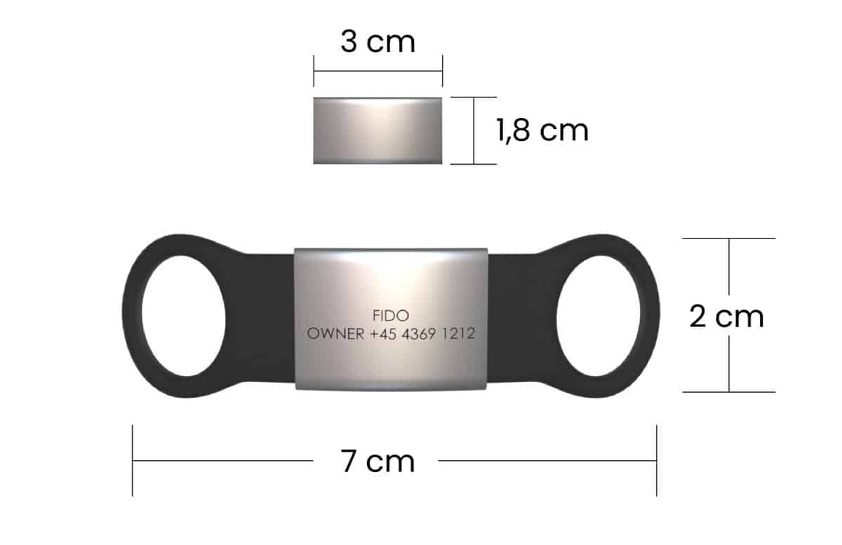 Hundetegn - Medium: Holdbart sort hundetegn med indgraveret metal-ID-plade, 7 cm langt, der viser ejerens kontaktoplysninger.