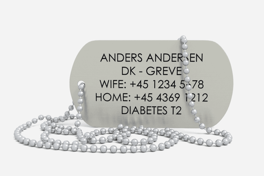 Dog Tag (Stor): Personligt ID-armbånd i militærstil med kontakt- og medicinske oplysninger.