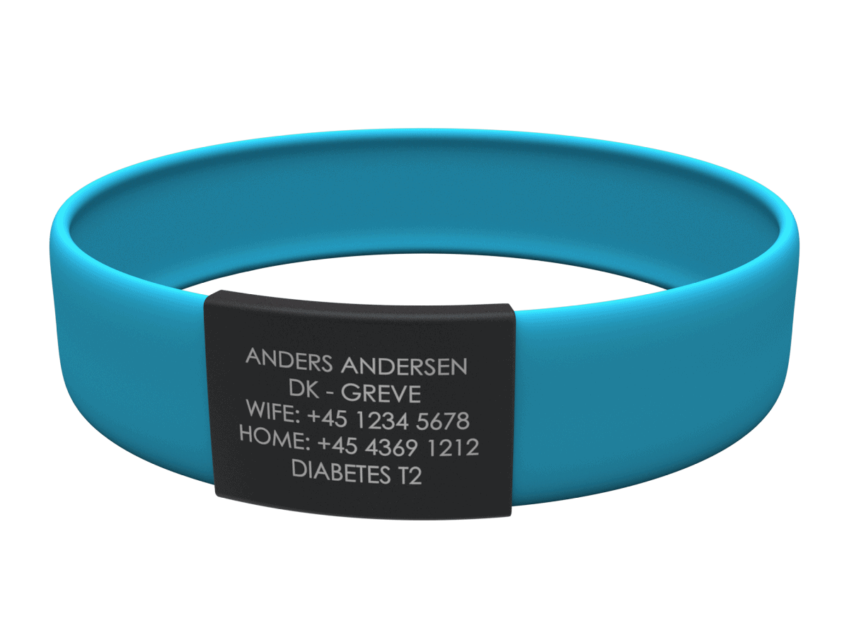 Medicinsk ID-armbånd med Anders Andersens oplysninger, inklusive kones telefonnummer, hjemmetelefonnummer og type 2-diabetes.