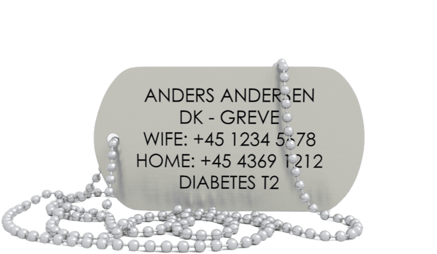 Dog tag i børstet rustfrit stål med graveret tekst og kæde