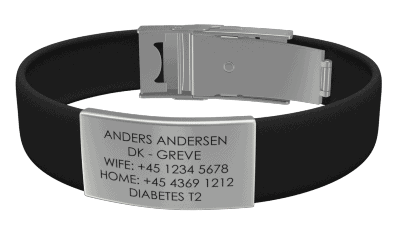 Djuva Trim sort ID armbånd til slankt voksenhåndled med indgravering