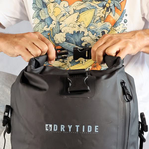 4. buckle the ends together 4. buckle the ends together (how to close a roll top waterproof backpack)