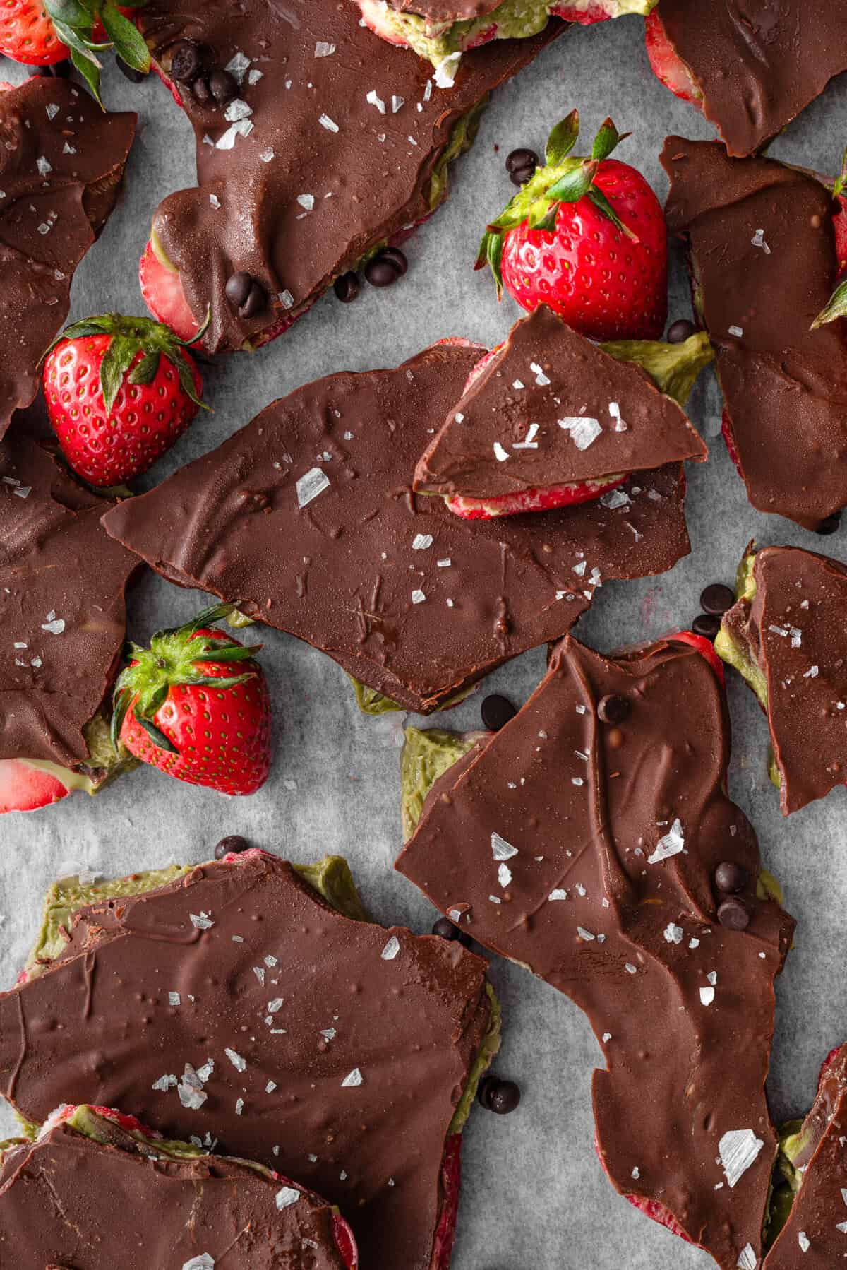 this is another overhead view of my dubai chocolate strawberry bark. 