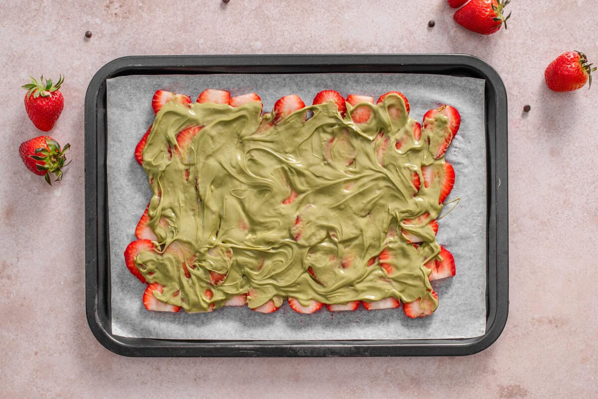 this shows me adding the pistachio cream on top 