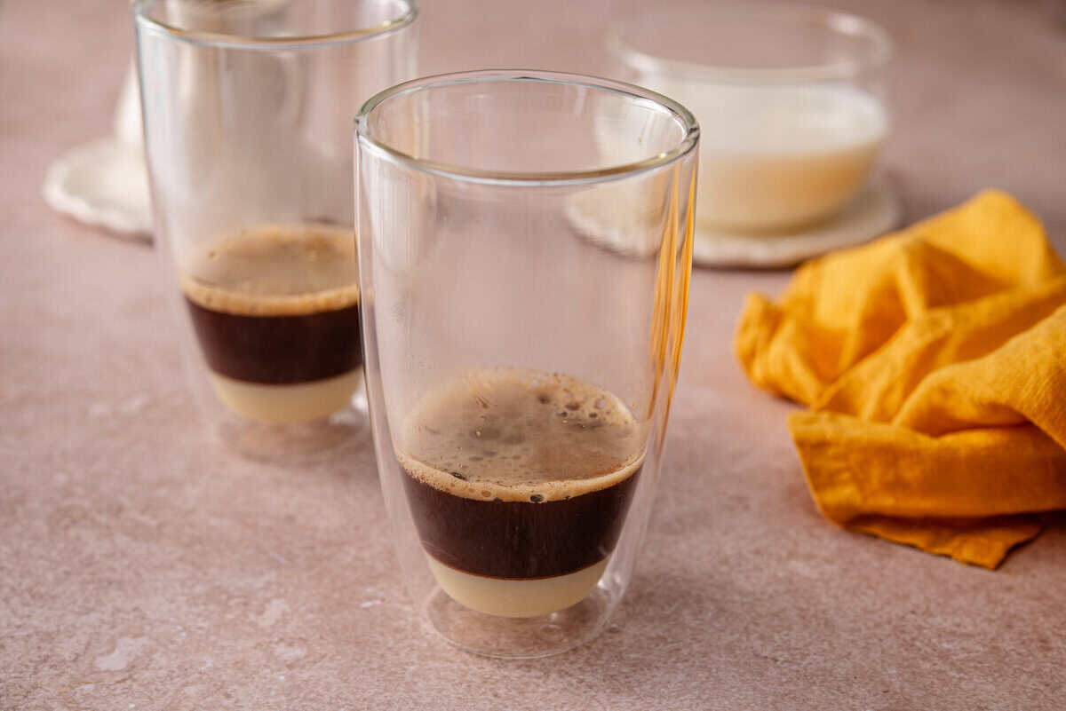 this shows the iced coffee brewed on top. 