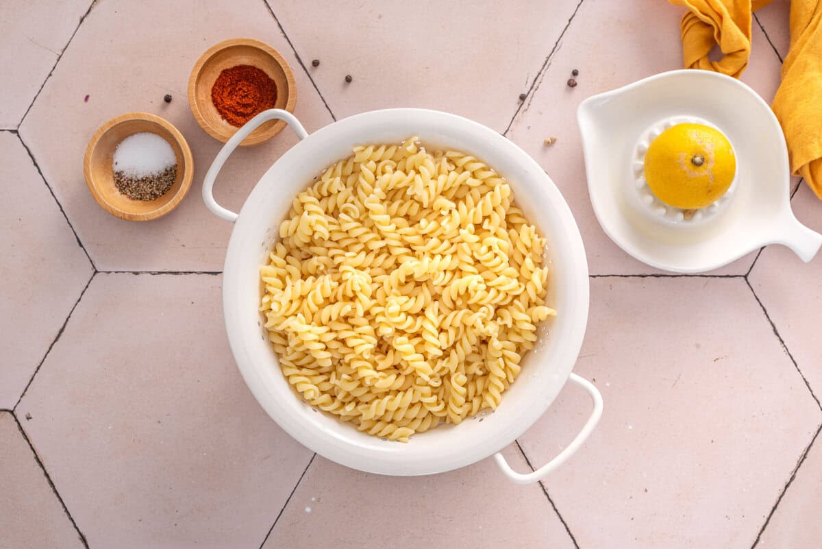 this shows me cooking the pasta 