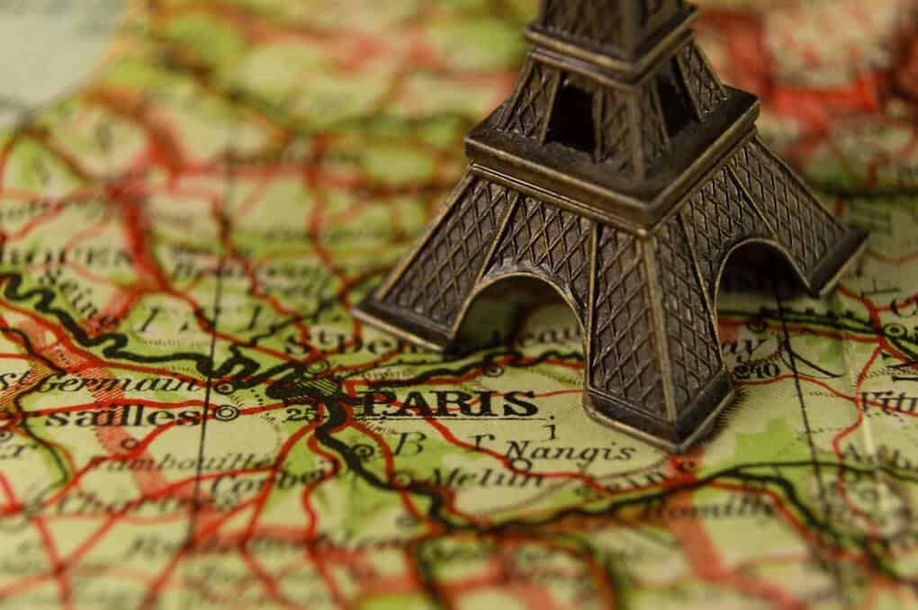 Helpful awesome travel tips in exploring paris