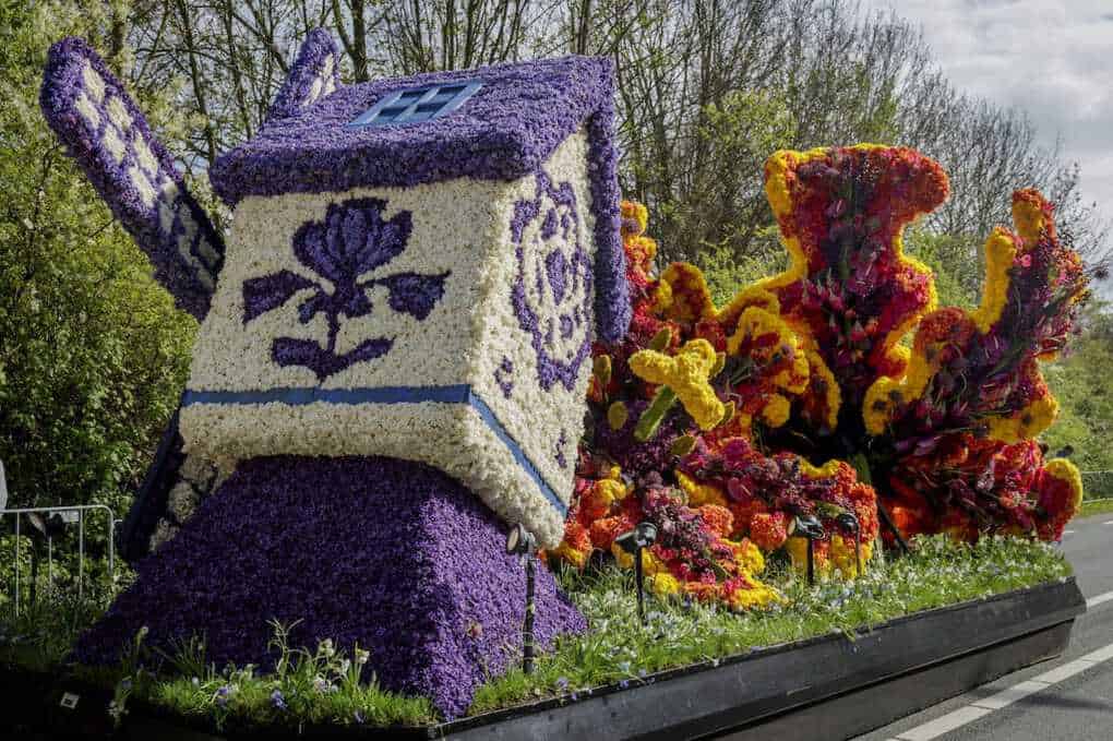 Flower float with dutch windmill