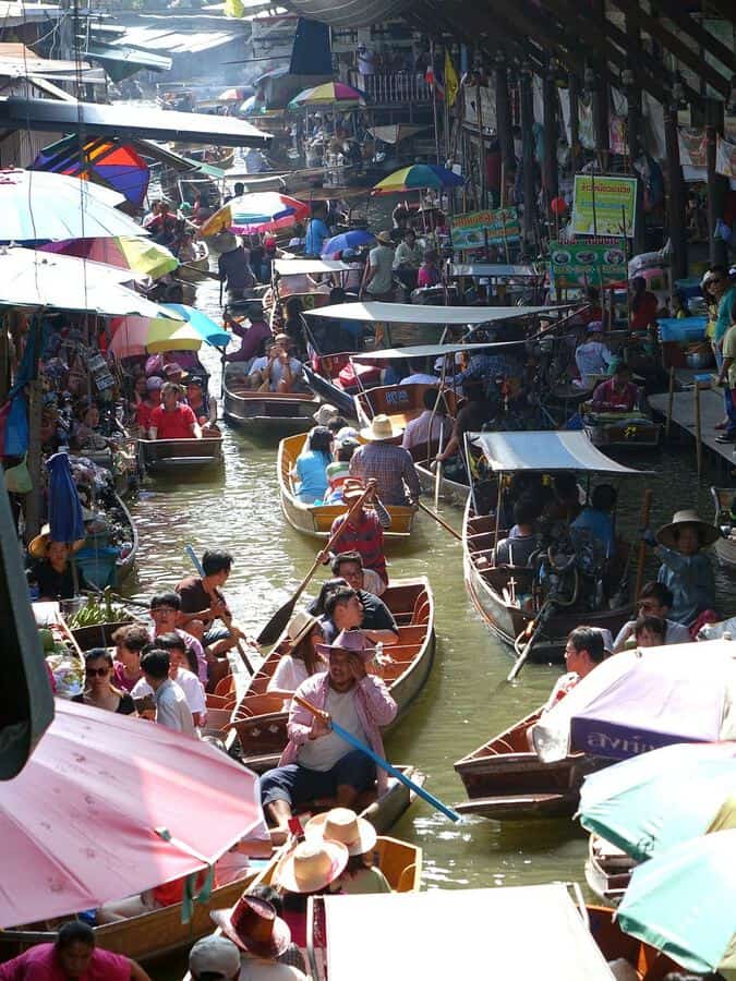 damnoen saduak floating market in Bangkok thailand