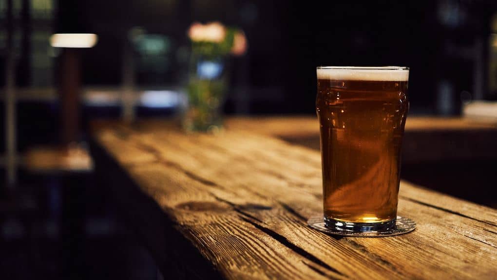 Bitter IPA British pub drinks