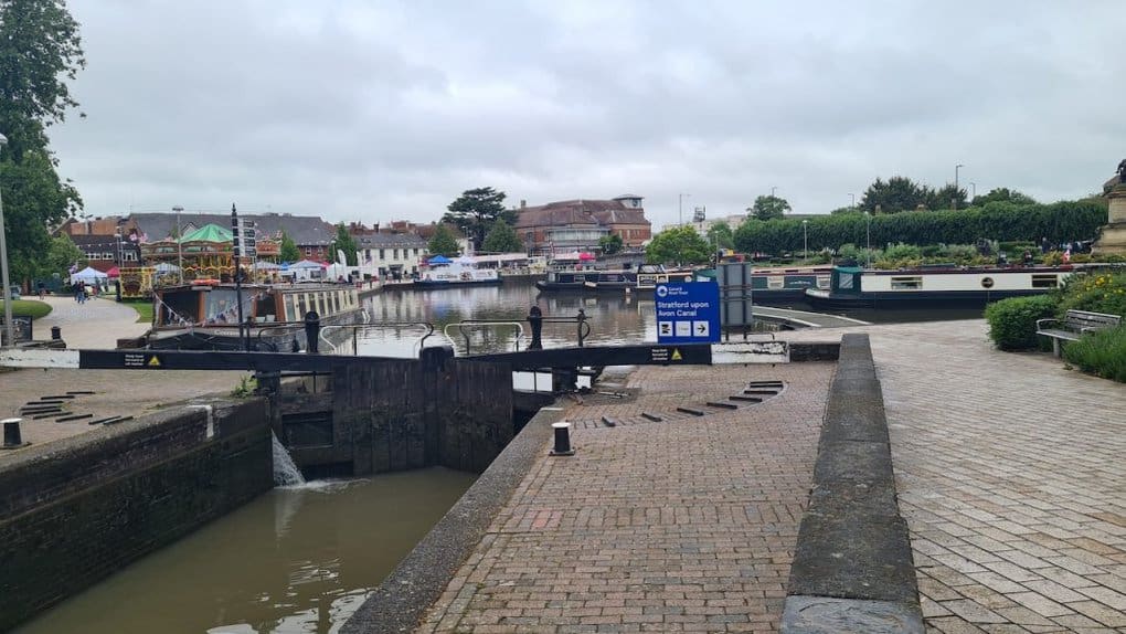 Narrowboats-in-Stratford-Upon-Avon