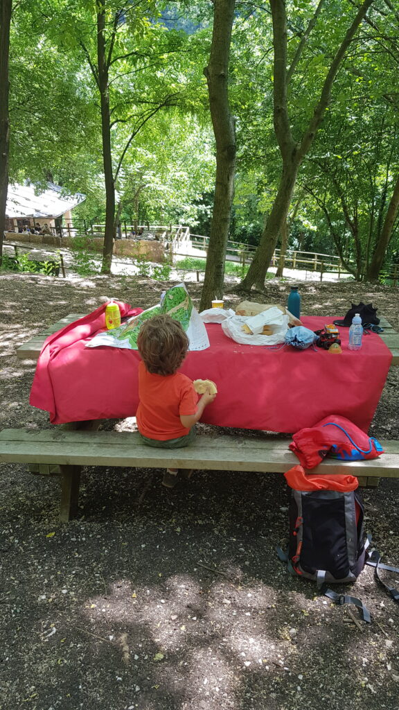 cascate di molina con bambini