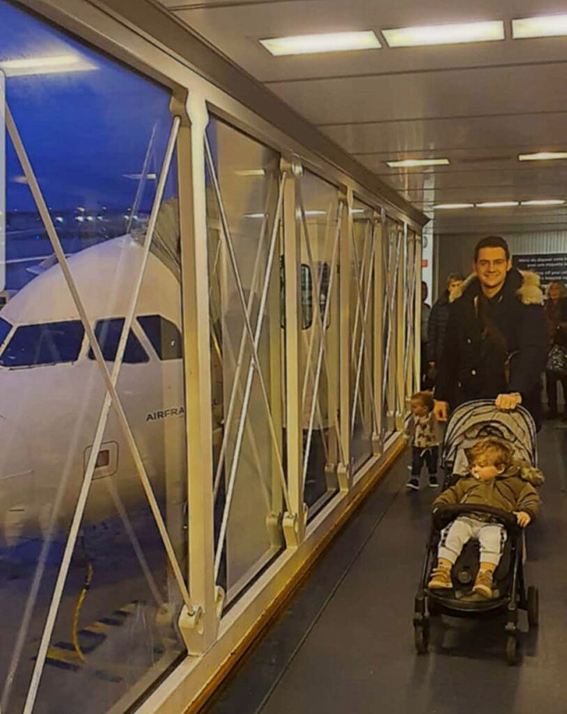 viaggiare con bambini piccoli in aereo