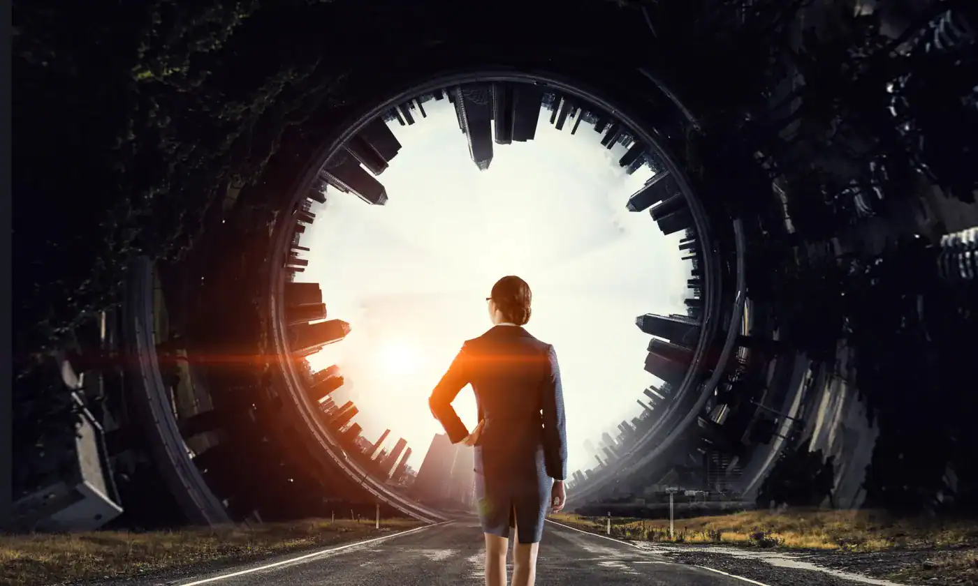 Puerta al futuro y la reflexión filosófica en un entorno urbano futurista.