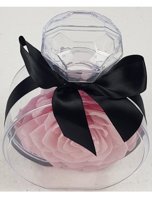 Detaliu trandafir criogenat roz mare 12 cm in cutie transparenta