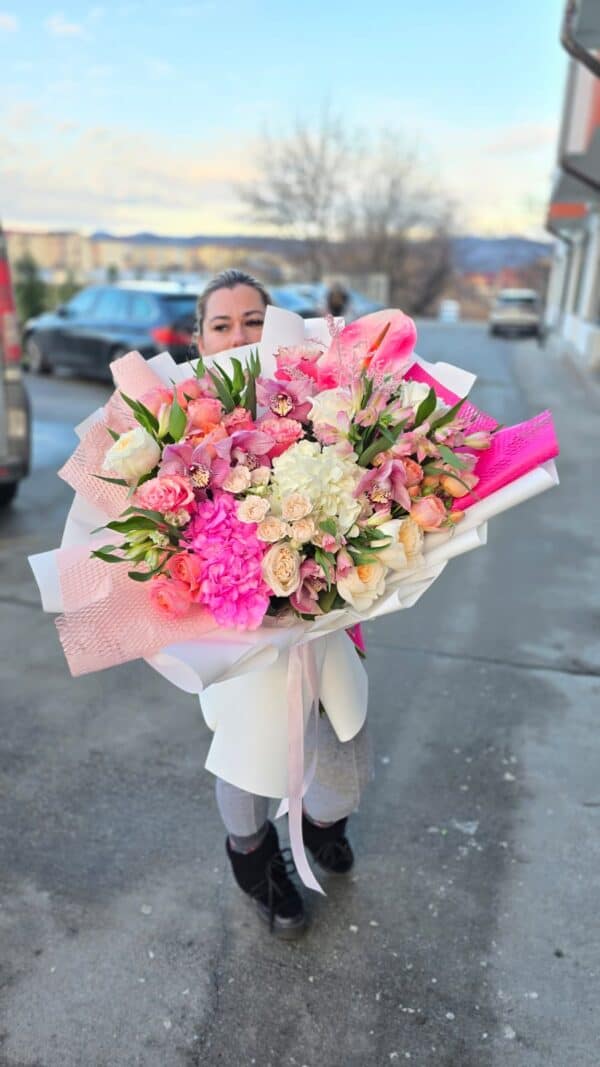 buchet elegant flori pastel hortensie trandafiri orhidee livrare flori