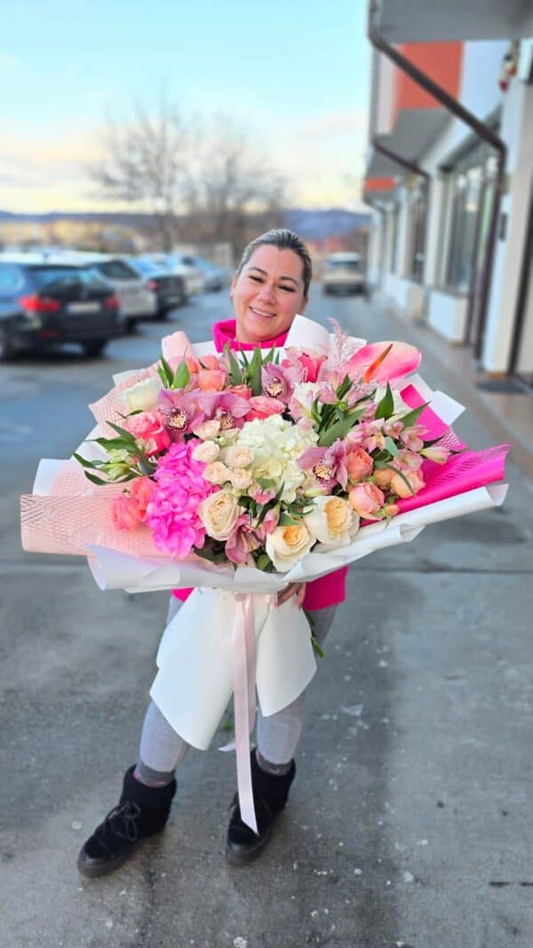 buchet mare cu mix de flori premium hortensie orhidee trandafiri si flori pastel