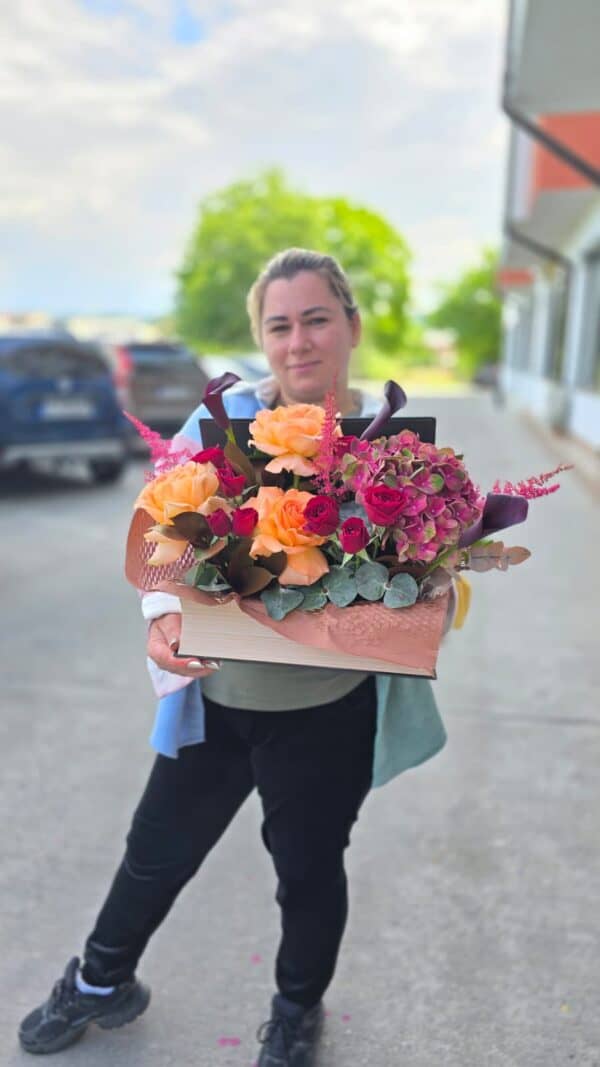 cutie tip carte cu flori premium si hortensie