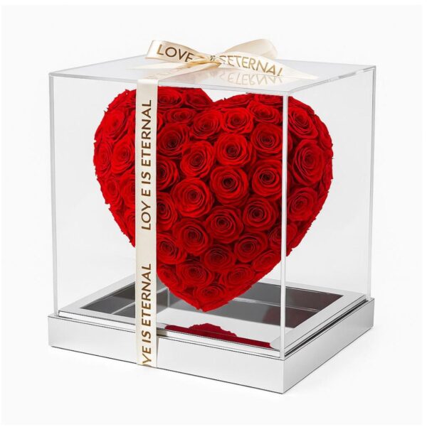 Inimă 3D din trandafiri criogenați roșii în cupolă transparentă, cadou floral premium de durată