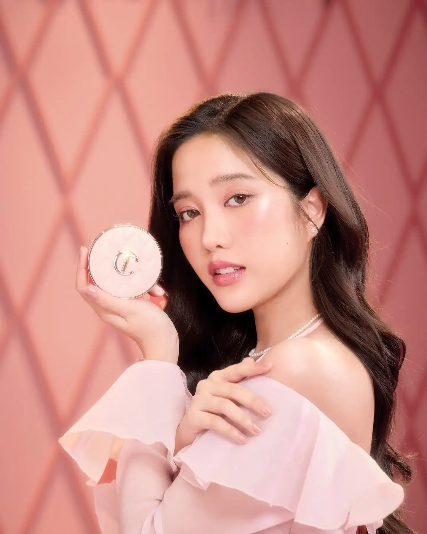 Freen Sarocha, Friend of Charlotte Tilbury, at Charlotte&rsquo;s Pillow Talk Caf&eacute;, Bangkok, May 2025