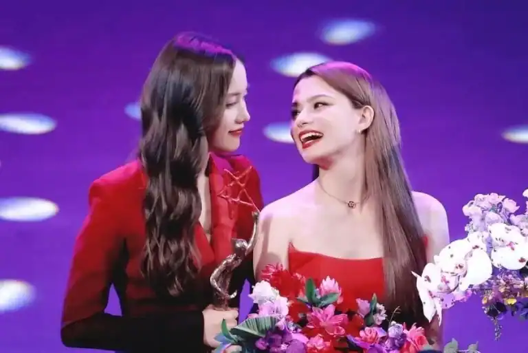 Freen Sarocha and Becky Armstrong on stage together with a bouquet of flowers