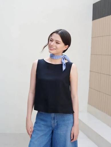Becky Armstrong in UNIQLO Thailand campaign