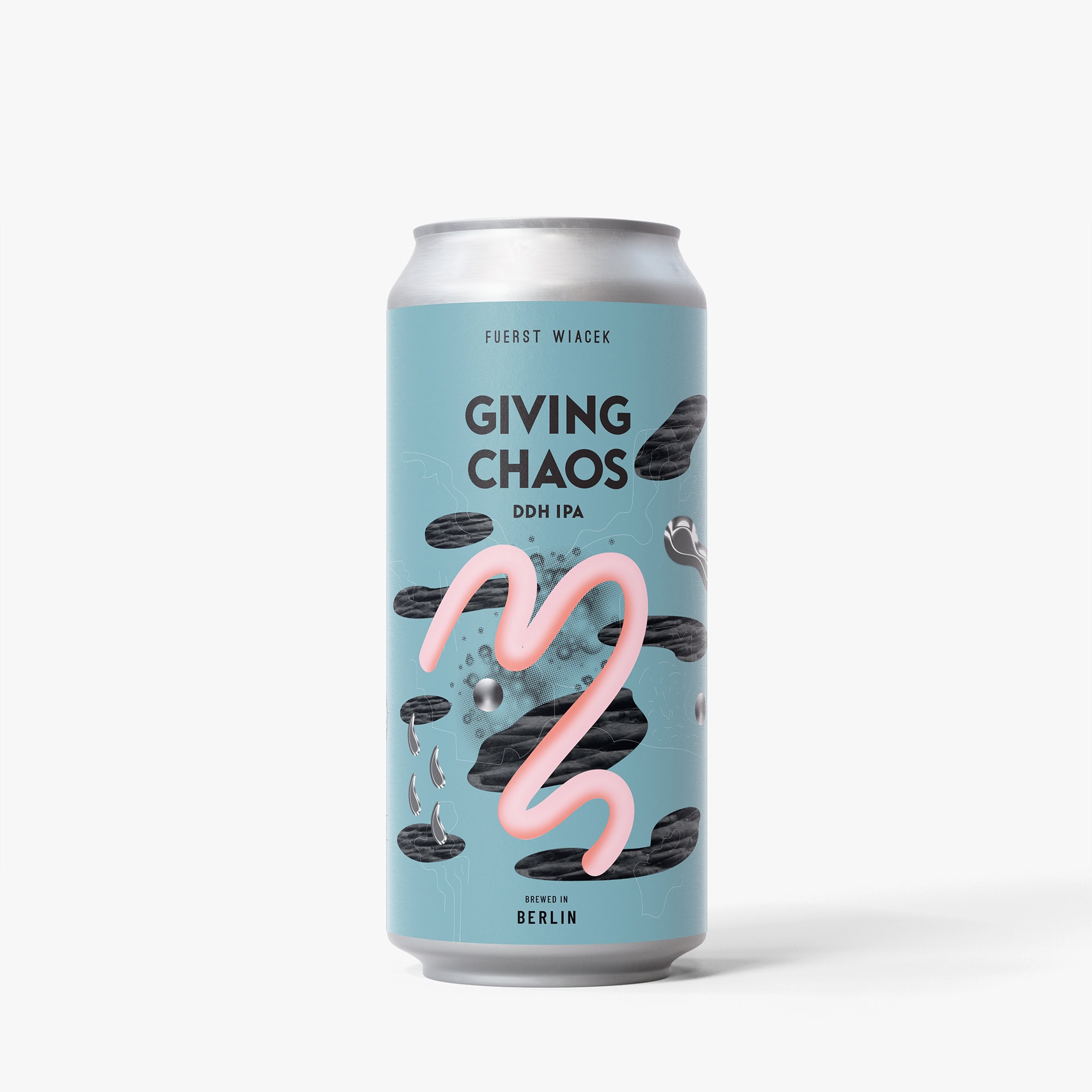 Energiereiche Dose Giving Chaos DDH IPA mit frecher schwarzer Grafik auf hellblauem Hintergrund, gebraut in Berlin von Fürst Wiacek.