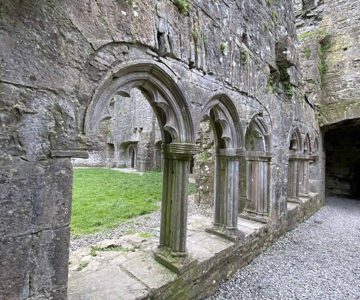 Private Day Tour. wonderful medieval architecture decorated arches well-preserved ruins