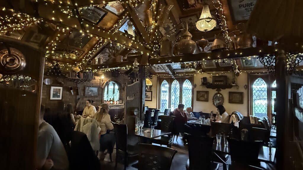 Traditional Irish country pub, food tour from Dublin