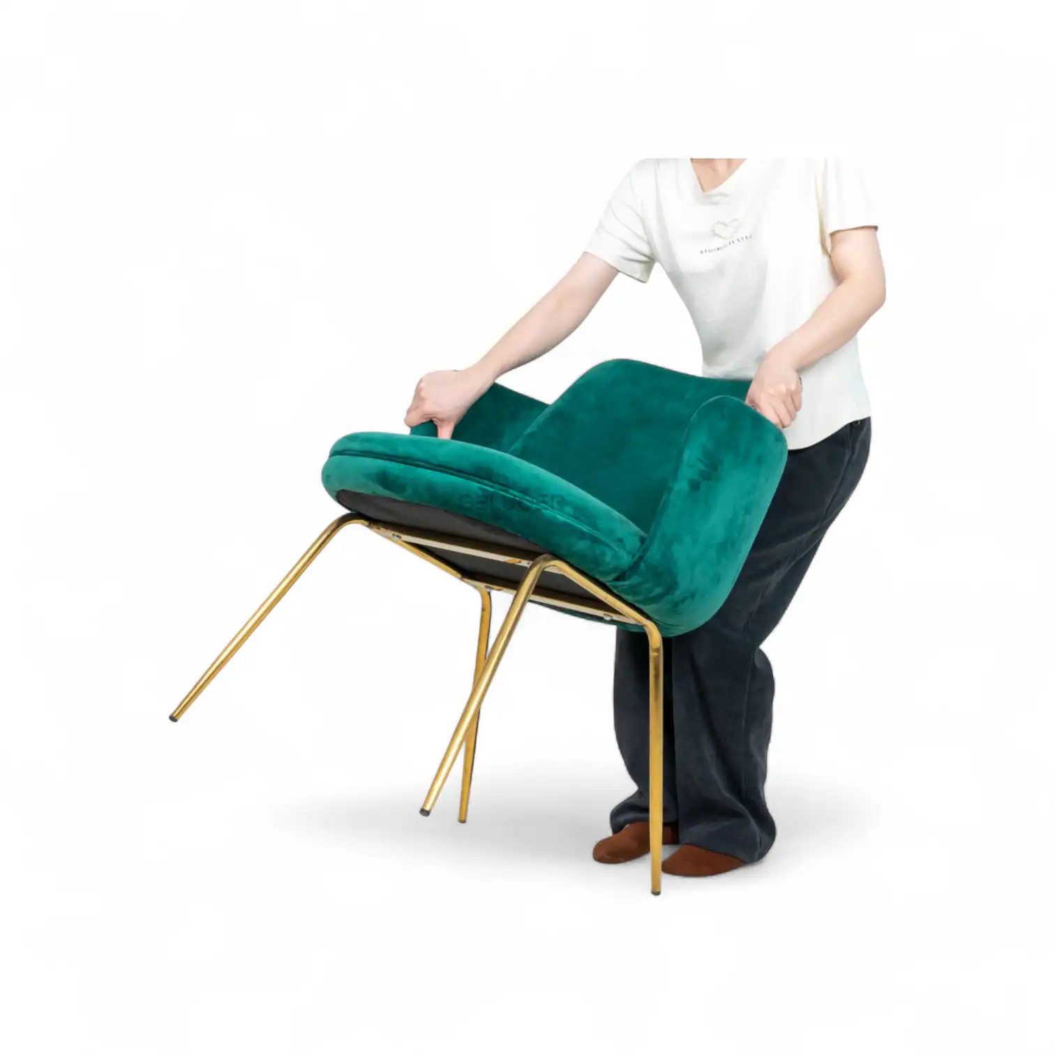 Luxurious green velvet armchair with gold metal legs by Geluoer Furniture.