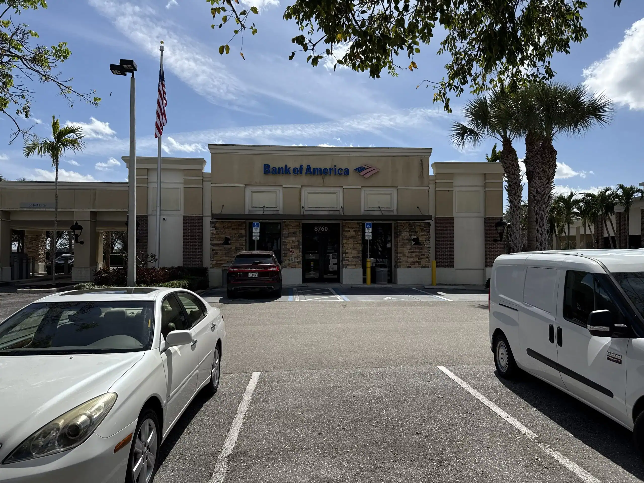 Front Entrance Bank of America Canyon Town Center Branch GCNN Good Citizen News Network goodcitizennewsnetwork.com News That's Not Fake
