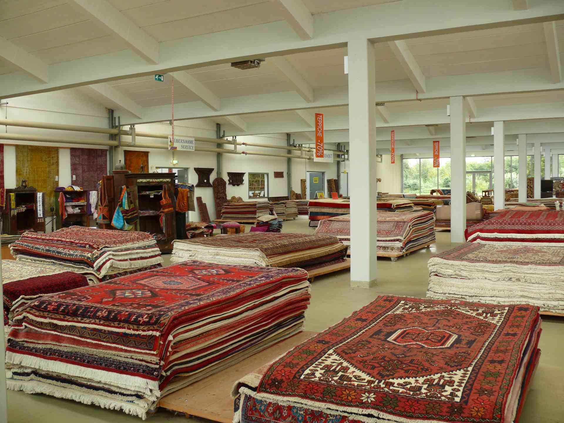 Helm u Migo Teppich&shy;zentrum Lager