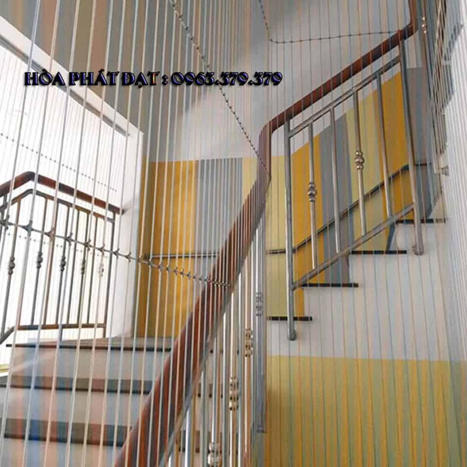 Lưới an toàn cầu thang bộ Mẫu cáp lưới inox bảo vệ khe hở cầu thang bộ an toàn cho bé