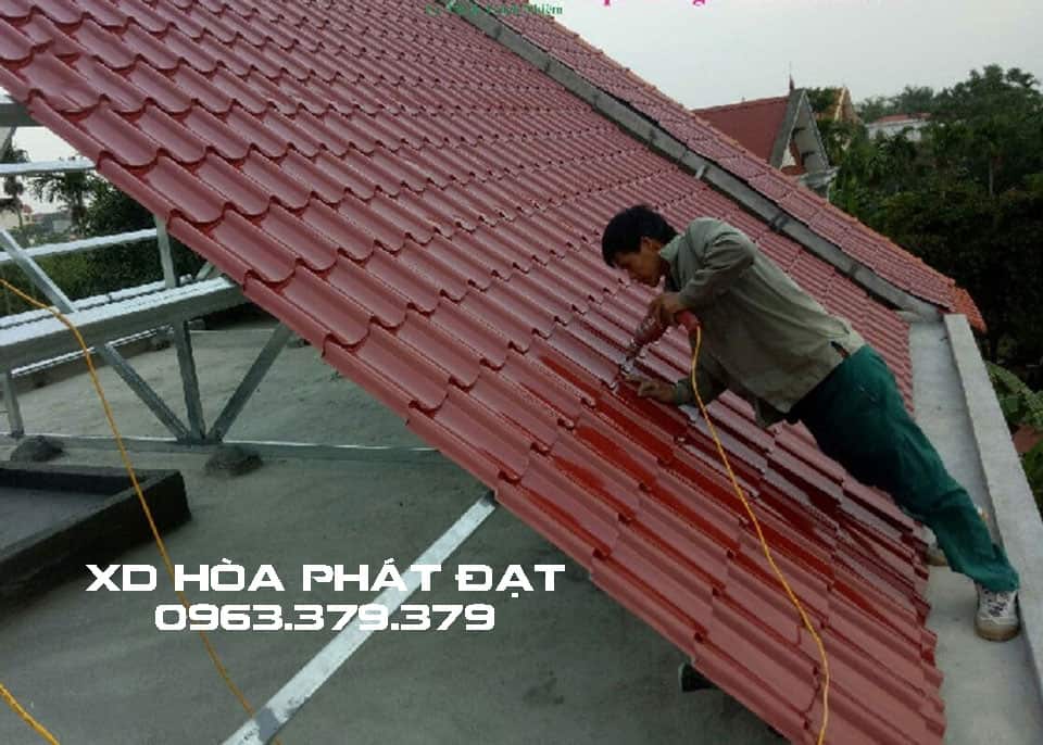 Thi công mái tôn sân thượng chống thấm báo giá thi công mái tôn che sân thượng chống thấm