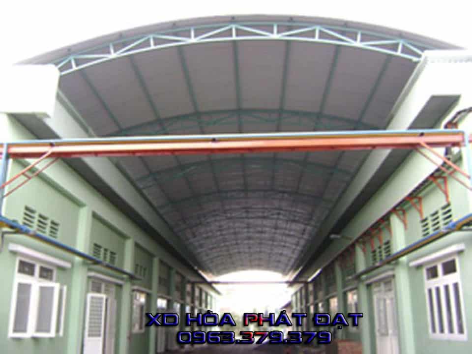 Thi công mái vòm khổ lớn thi công mái vòm tôn kích thước lớn che sân nhà