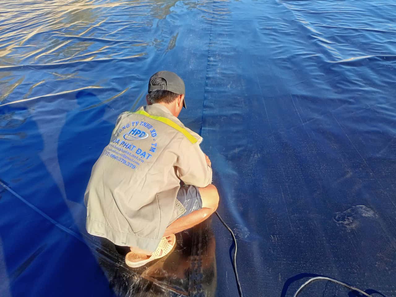 Màng HDPE chống thấm bãi rác Quy trình lót màng chống thấm HDPE xử lý rác thải an toàn