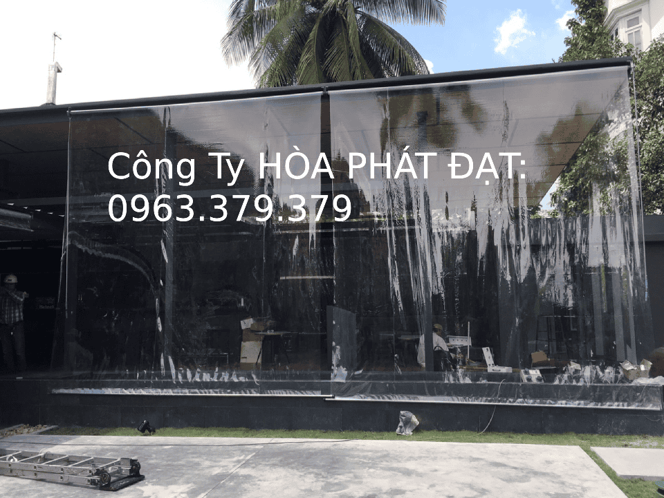 Bạt che mưa trong suốt tự cuốn Bạt nhựa che trong suốt giá rẻ Hòa Phát Đạt loại tự cuốn