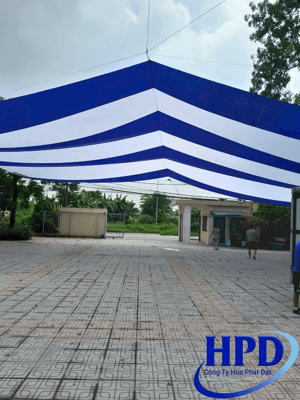 Dù che sân trường đẹp Dù che nắng cho sân trường đẹp, vải bạt dù cao cấp 420D