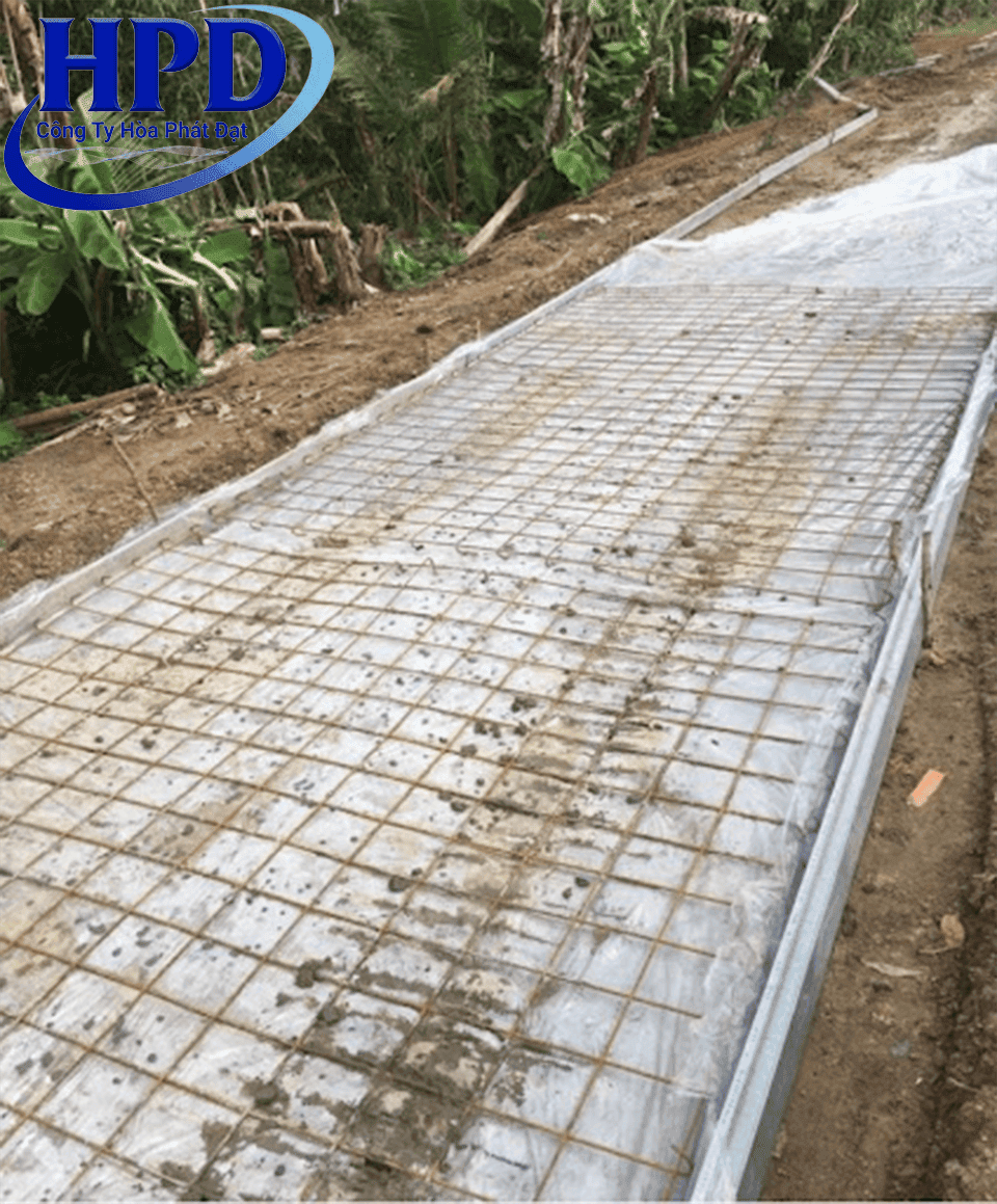 trai-tham-mang-lot-nilon-chong-tham-trong-viec-xay-duong-di
