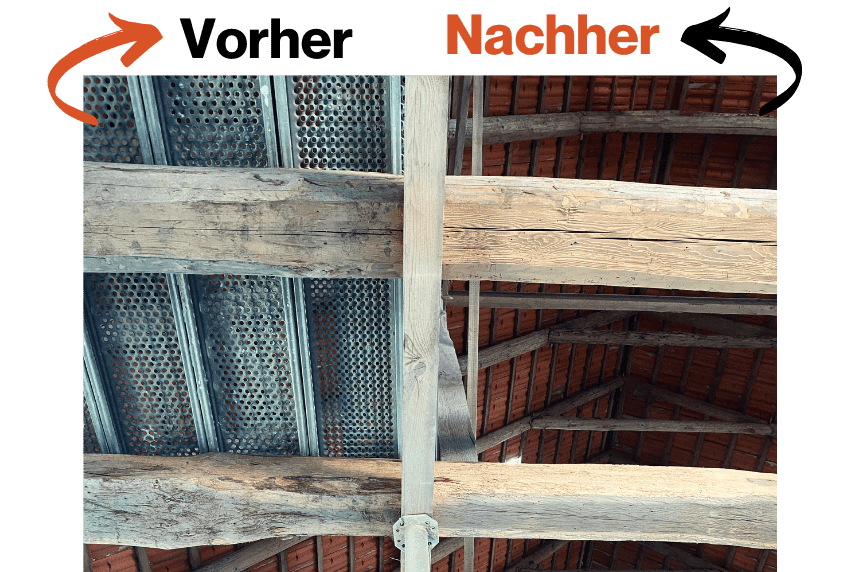 Holzbalken vor und nach Sandstrahlen: links verfärbt, rechts sauber und hell.