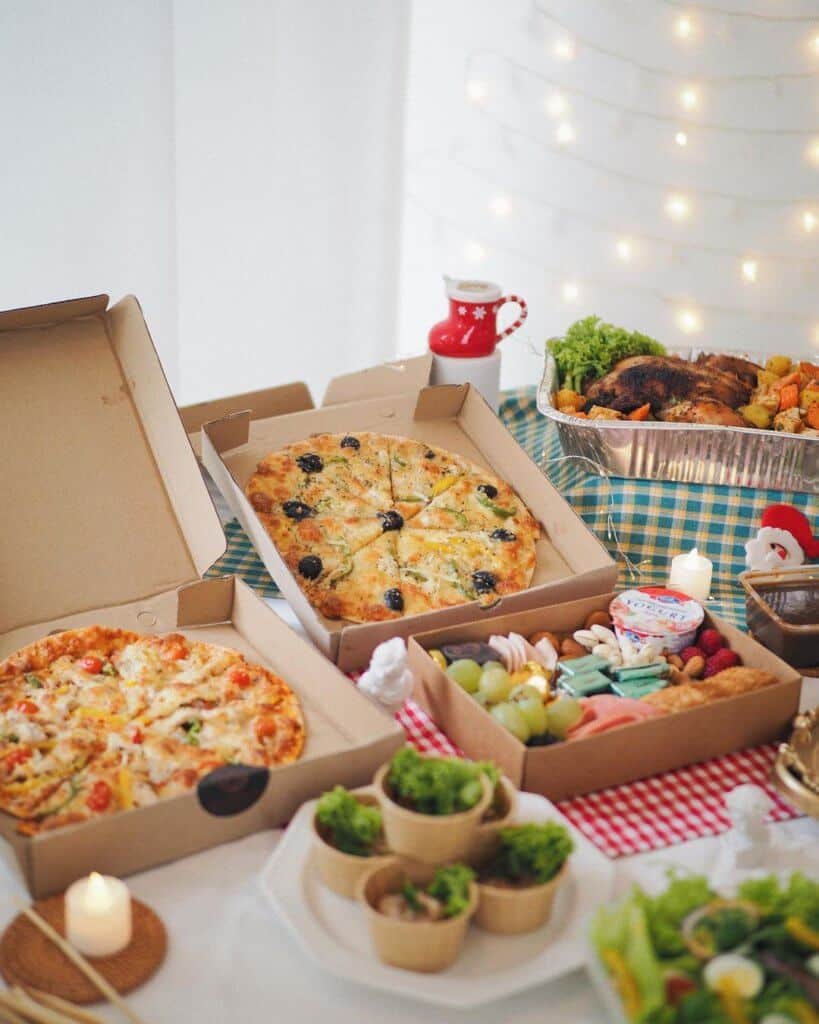 idocatering christmas catering with fairy lights, pizza, turkey, cupcakes