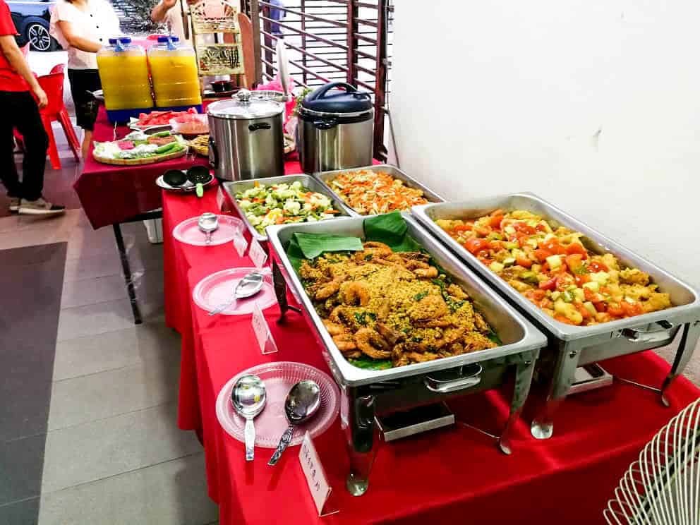 idocatering food catering service with silver trays 7