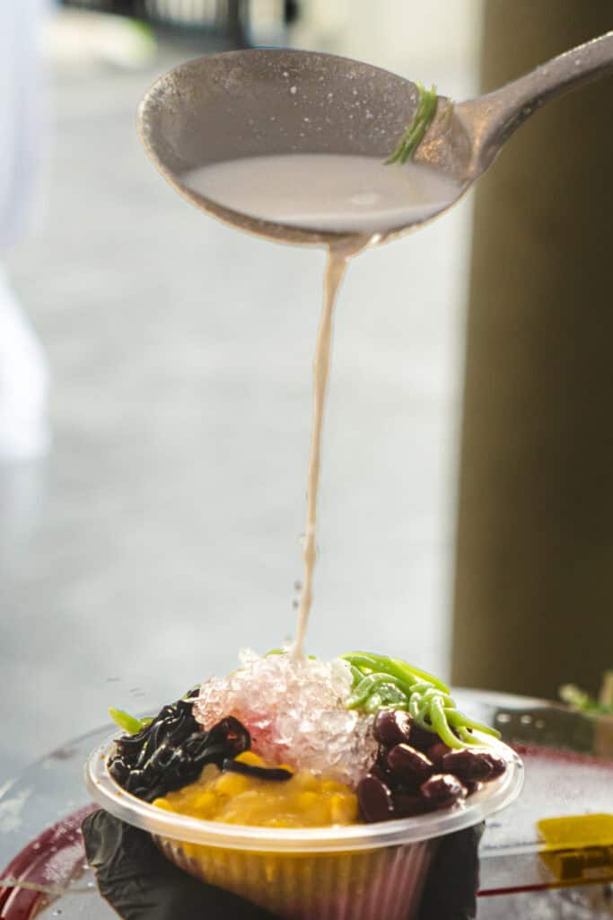 Live station cendol for Hari Raya catering, prepared by iDo Catering