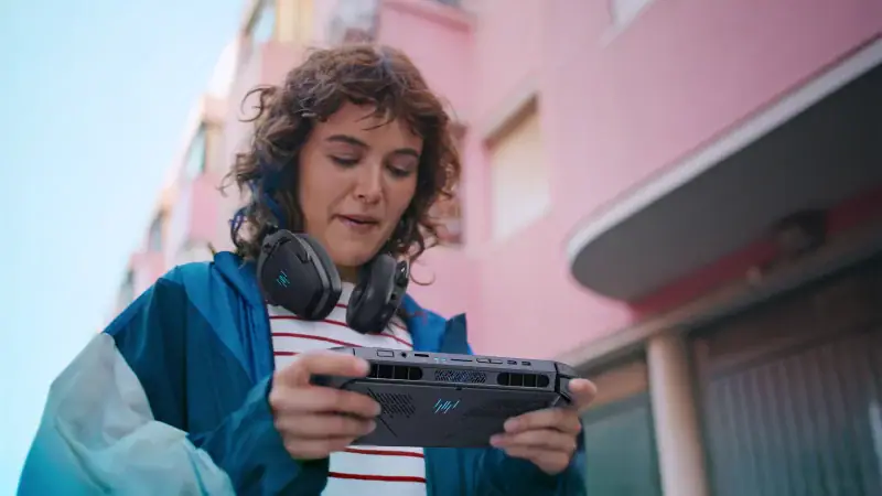A player holds the Acer Predator Atlas 8 handheld outdoors